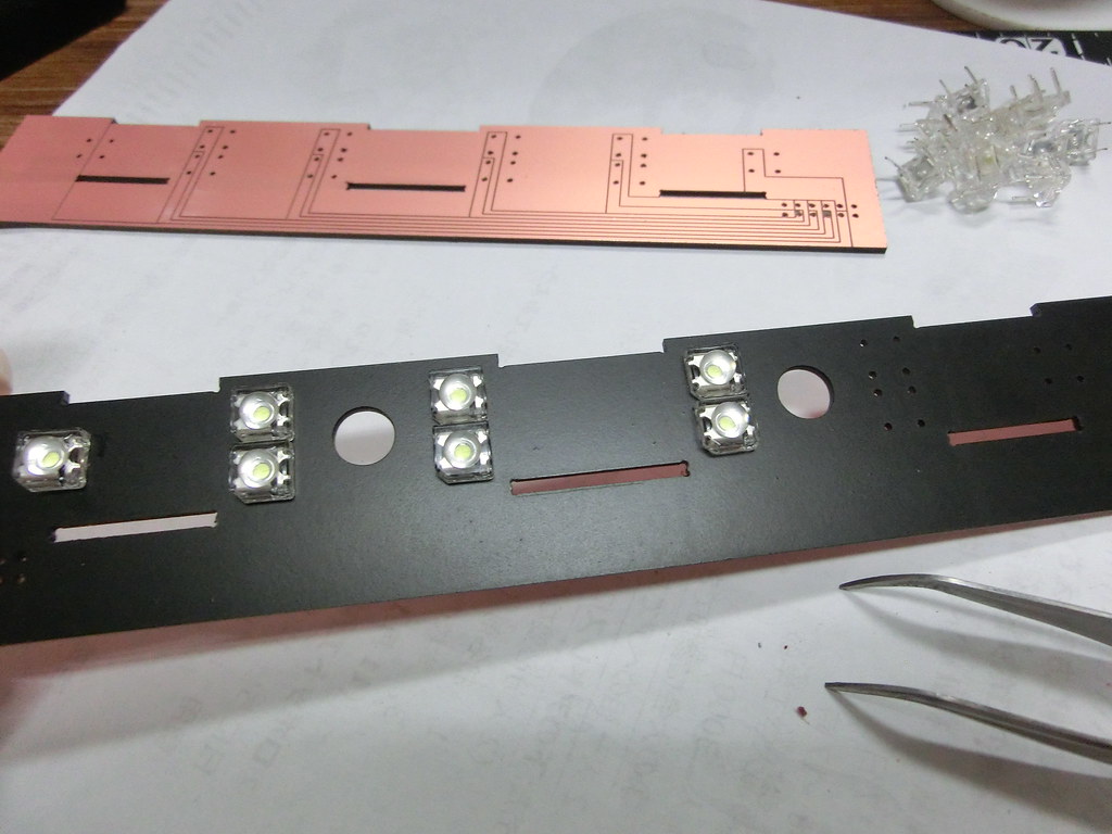塗装済みの LED 側面基板