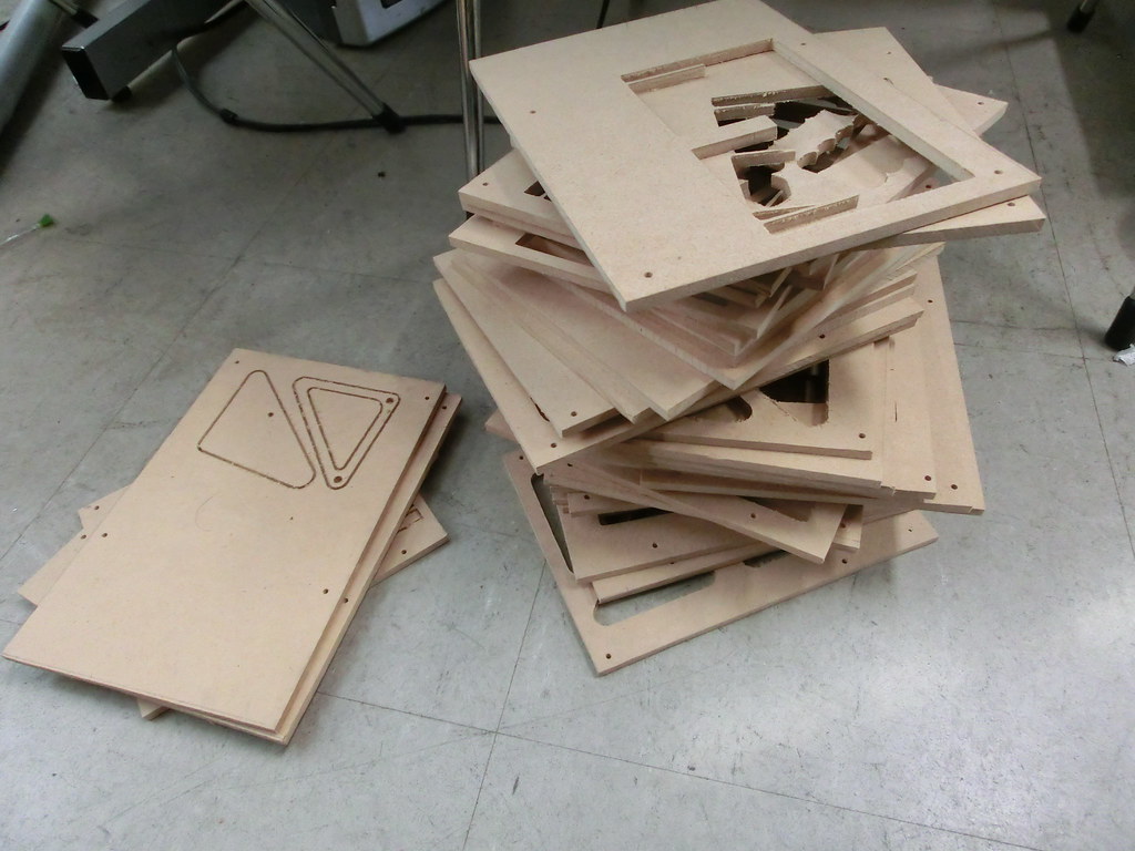 切削後の MDF パーツ板